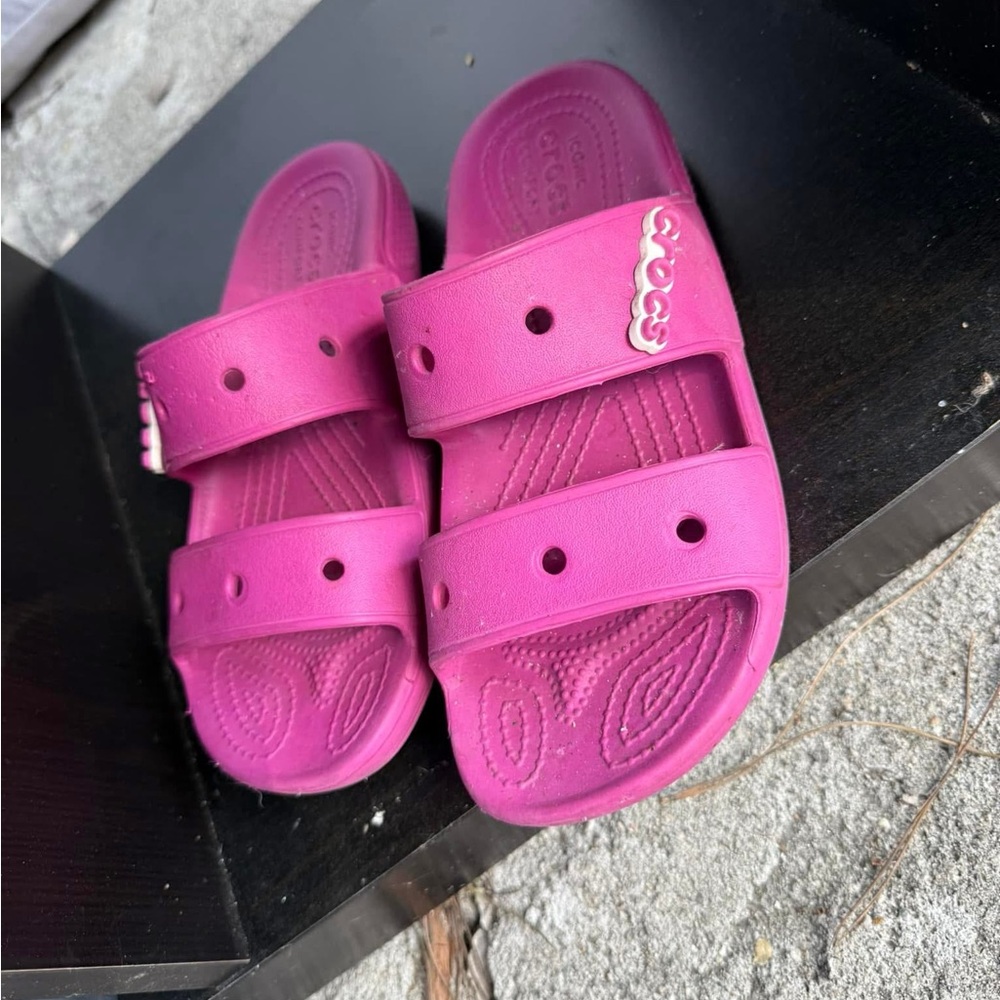 CROCS Pink Sandals with Adjustable Straps and Textured Footbed